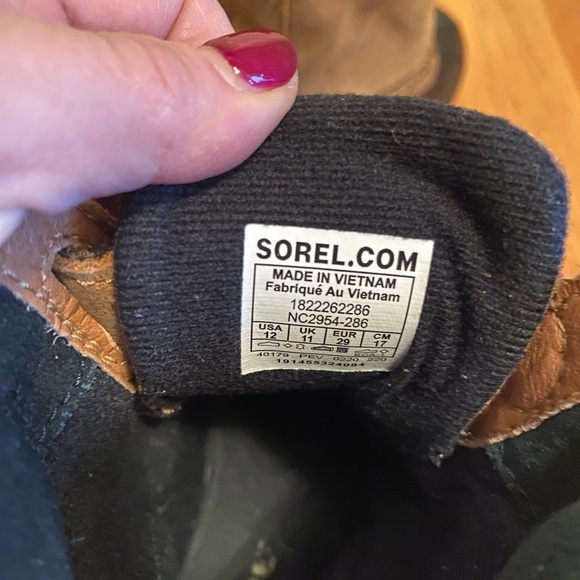 Kids Sorel Boots, Black and Suede - Picture 3 of 4